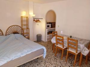 a bedroom with a bed and a table and chairs at Casa Papaver Casita in Coín