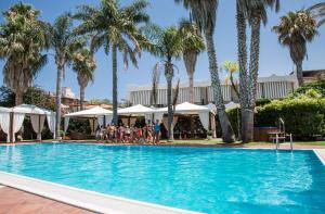 The swimming pool at or close to Hotel Redebora