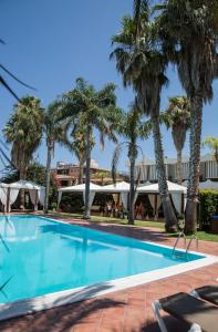 The swimming pool at or close to Hotel Redebora