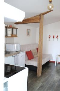 a room with a bed in the corner of a room at L'Eden maison avec jardin proche du Puy dufou in Les Landes-Génusson