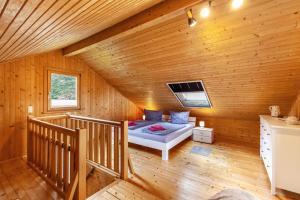 a bedroom with a bed in a wooden cabin at Ferienhaus Sonne in Hohnstein