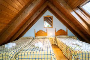 a room with three beds in a attic at Casa Es Neres in Les