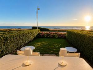 a table and chairs with a view of the ocean at Le Touquet Beach, Front de Mer & Garage in Le Touquet-Paris-Plage