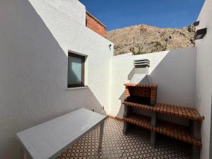 a small balcony with a bench and a window at Casa Pilara Alojamiento rural in Callosa de Segura