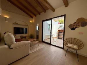 a living room with a couch and a sliding glass door at Casa Pilara Alojamiento rural in Callosa de Segura