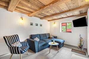 a living room with a couch and a tv at Ferienwohnung Lausche in Hörnitz