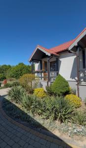 a house with a pathway in front of it at Ostoja Konarzewo in Pogorzelica