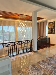 a living room with a chandelier in a house at บ้านประภัสราคม โฮมสเตย์ นครสวรรค์ in Ban Ko Ta Thep