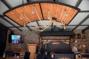 a large chandelier in a room with a fireplace at Aurum Etno & Spa in Smederevo