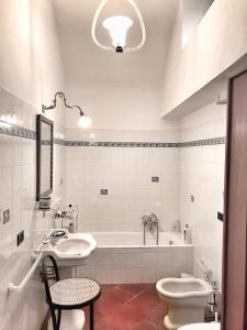 Vonios kambarys apgyvendinimo įstaigoje La Casa Del Nonno Raffaele- Country house
