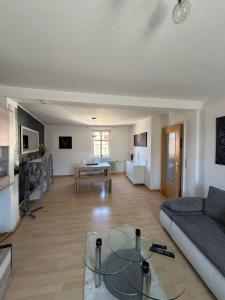 a living room with a couch and a glass table at Fluss-Bett in Melsungen