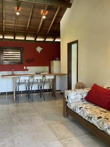 a room with a kitchen with a table and chairs at App Lory KiteVillage in Uruau