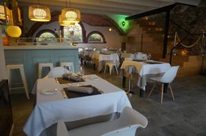 A restaurant or other place to eat at Hotel Can Ribalta