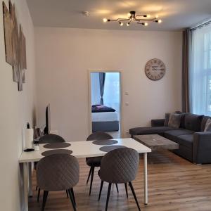 a living room with a table and chairs and a couch at Ferienwohnung Franka in Sonneberg