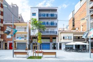 two benches in front of a building at Cambrils Turistic 3a in Cambrils