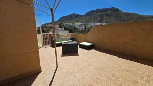 a balcony with a view of a mountain at Casa de Cope in Calabardina