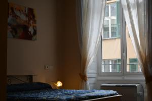 a bedroom with a bed and a window at Family Hotel Balbi in Genoa
