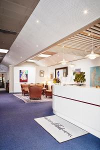 a waiting room with chairs and a reception desk at Ebeltoft Park B & B in Ebeltoft