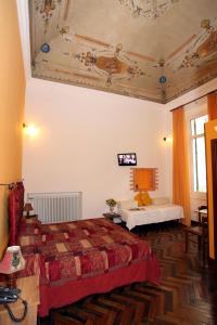 a bedroom with a bed and a ceiling at Family Hotel Balbi in Genoa