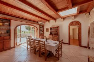 a kitchen and dining room with a table and chairs at Vila Cabanes 46 in Le Montat