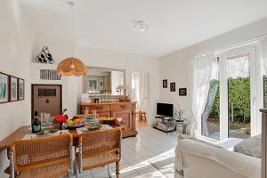 a kitchen and living room with a table and chairs at Casa Viola Losone for 8 - Happy Rentals in Losone