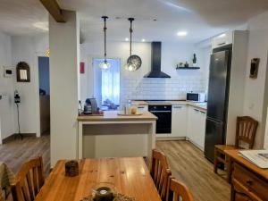 a kitchen and dining room with a wooden table at Villa Marovi Bonalba in Alicante