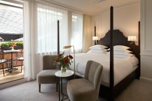 a bedroom with a bed and a chair and a table at Villa Dagmar in Stockholm