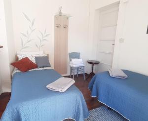 a bedroom with two beds and a table and a chair at La casetta in Candelo