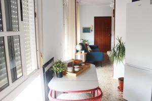 a living room with a table and a couch at La Duquesita - Ideal para escapada en pareja in Arcos de la Frontera