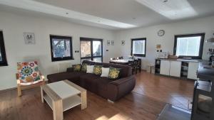 a living room with a couch and a table at Bungalov pod Lípami in Mladějov
