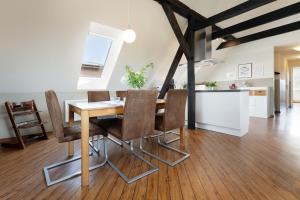 a dining room with a wooden table and chairs at Vadersdorf 31 Im Backhaus in Vadersdorf
