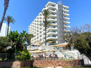 a large building with umbrellas in front of it at Ocean House Costa del Sol apartamentos varios by Costa del Sol Stay in Torremolinos