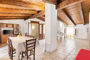 a kitchen and dining room with a table and chairs at Grande Casa Nel Villaggio in Scano Montiferro