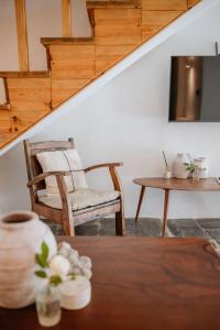 a living room with a chair and a table at Serra Casa in Marvão