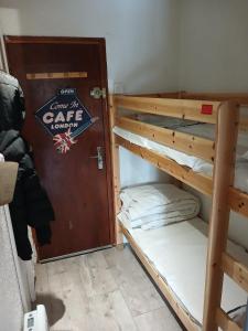a room with two bunk beds next to a door at Studio rez de jardin Praloup in Uvernet