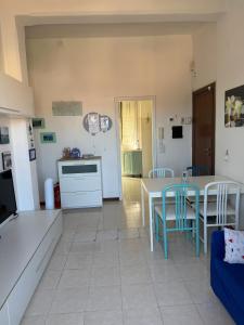 a kitchen and dining room with a table and chairs at A un passo dal mare! in Piombino