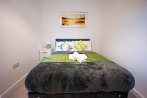 a bedroom with a large bed in a room at Derby Luxury Apartments - Curzon in Derby