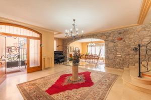 a living room with a table and a stone wall at Cal Ferrer Nou Costa Brava in Riumors +52 photos