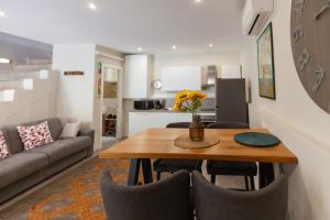 a living room with a table and a couch at Cavour Living – Luxury Design Olbia Centro in Olbia