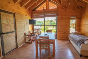 a room with a table and chairs and a bed at Irová Apart Hotel in Posadas
