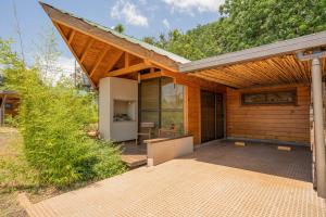 a house with a wooden roof and a patio at Irová Apart Hotel in Posadas