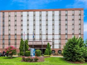 a rendering of the front of the hotel at Best Western Potomac Mills in Woodbridge