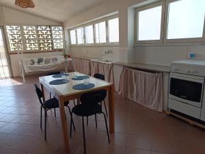 a kitchen with a table and chairs in it at Villa Aurora in Ispica