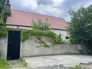 a building with a blue door and a fence at Mtskheta Oasis Garden in Mtskheta