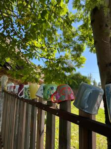 a wooden fence with hats and pots on it at Istebna 401 MURY in Istebna