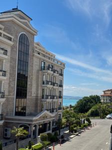 a building with a view of the ocean at VP Onyx Apartment in Elenite