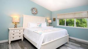 a bedroom with a white bed and a window at 802 Mariners Club in Key Largo +40 photos