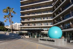 a blue balloon in front of a building at Golden Donaire Beach 4 Sup in La Pineda +39 photos