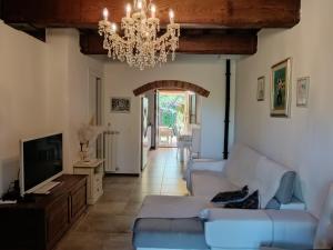 a living room with couches and a chandelier at la casa di Debora in Arezzo