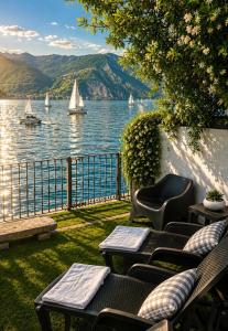 a view of a lake with boats in the water at Diamante sull'acqua in Sale Marasino